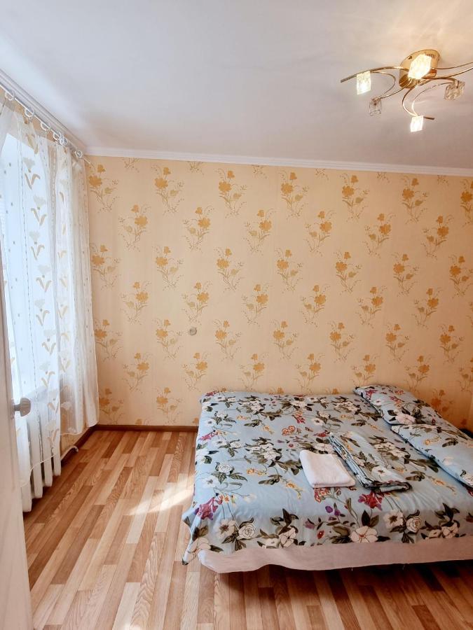 2-Кімнатна Квартира У Центрі На Олександра Поля, Шпиталь, 16Лікарня Dnyipropetrovszk Kültér fotó